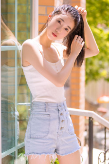 不戴胸罩的已婚妇女2